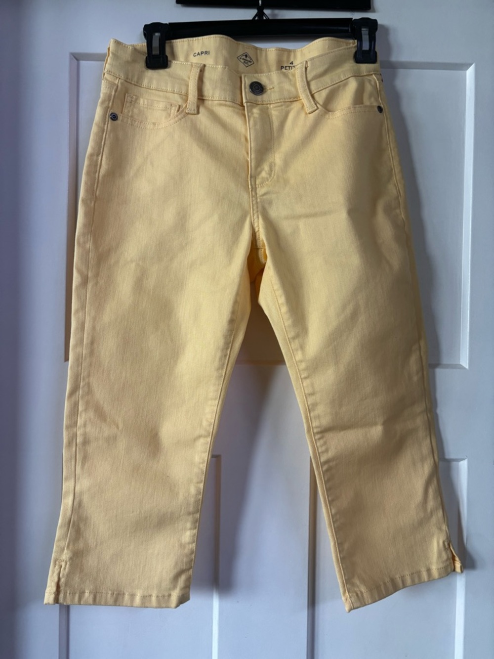 St. John's Bay Pale Yellow Capri Pants
